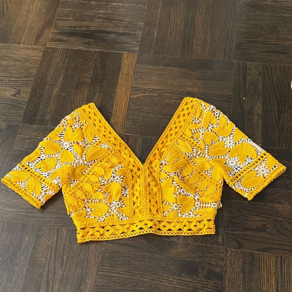 USED Aijek Vibrant Yellow Floral Lace Crop Top with Zipper on Back Size 1 (XS)